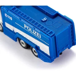camion della polizia con idrante