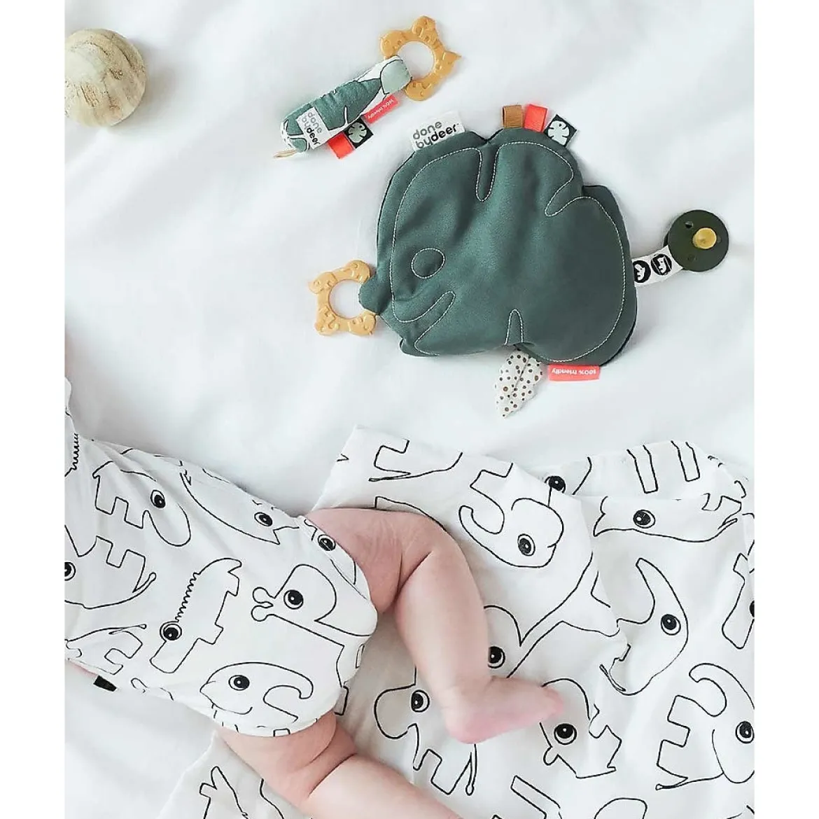doudou 3in1 con portaciuccio e massaggiagengive tiny tropics, verde - 30x30 cm