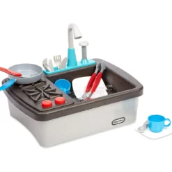 first sink and stove - primo piano cottura con lavandino con accessori