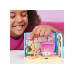 gabby's dollhouse - lo studio d'arte con baby box