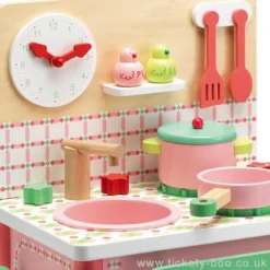 la cucina in legno rosa di lila