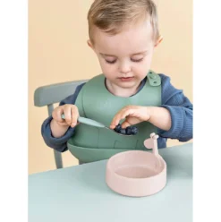 piatto anti-scivolo in silicone alimentare - peekaboo - raffi - rosa cipria