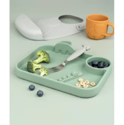 piatto a scomparti peekaboo - croco e zeebe - verde - 100% silicone alimentare