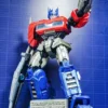 transformers - action edition 04 - g2 optimus prime - light-up eyes