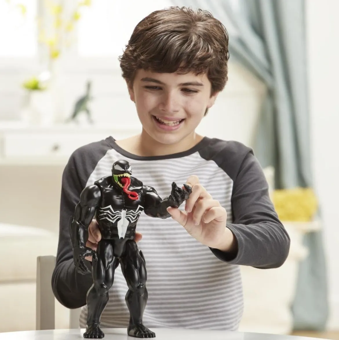 venom - personaggio deluxe 30cm