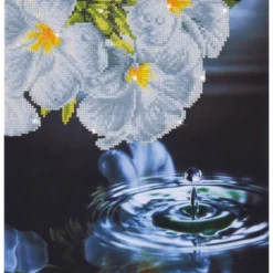 water droplet - diamond dotz intermediate dd5.019 32x35cm